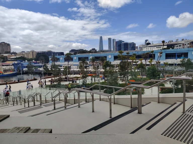 The Sydney Urban Life And The Energetic Pulse Of The Streets - Photos By Mike Fernandes